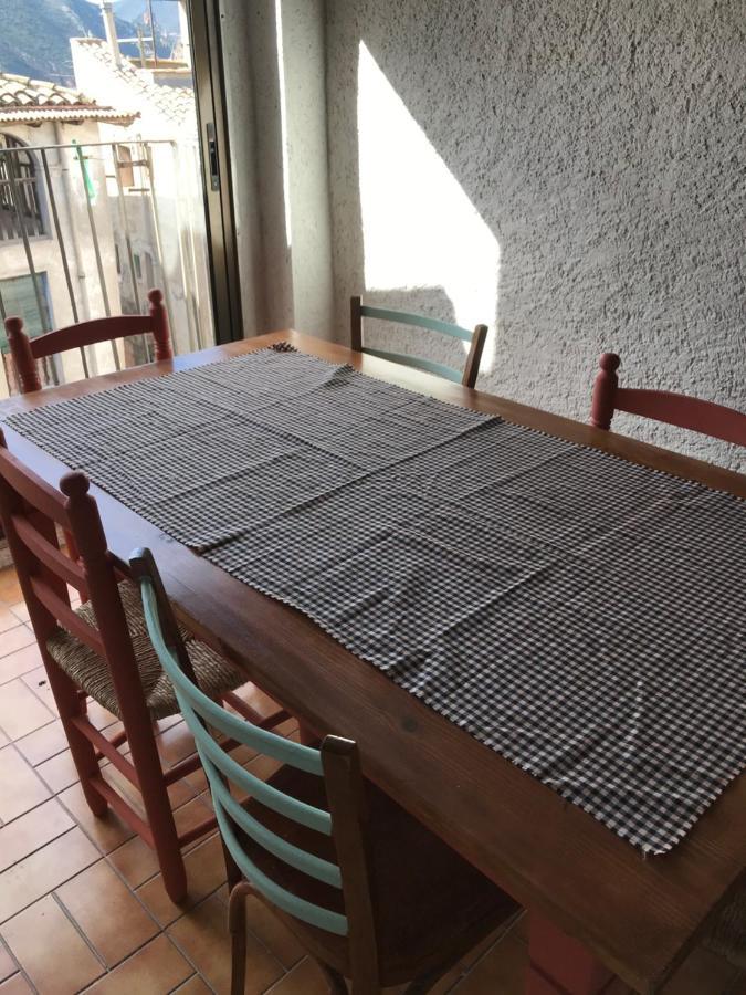Hostal Casiano Camarasa Экстерьер фото